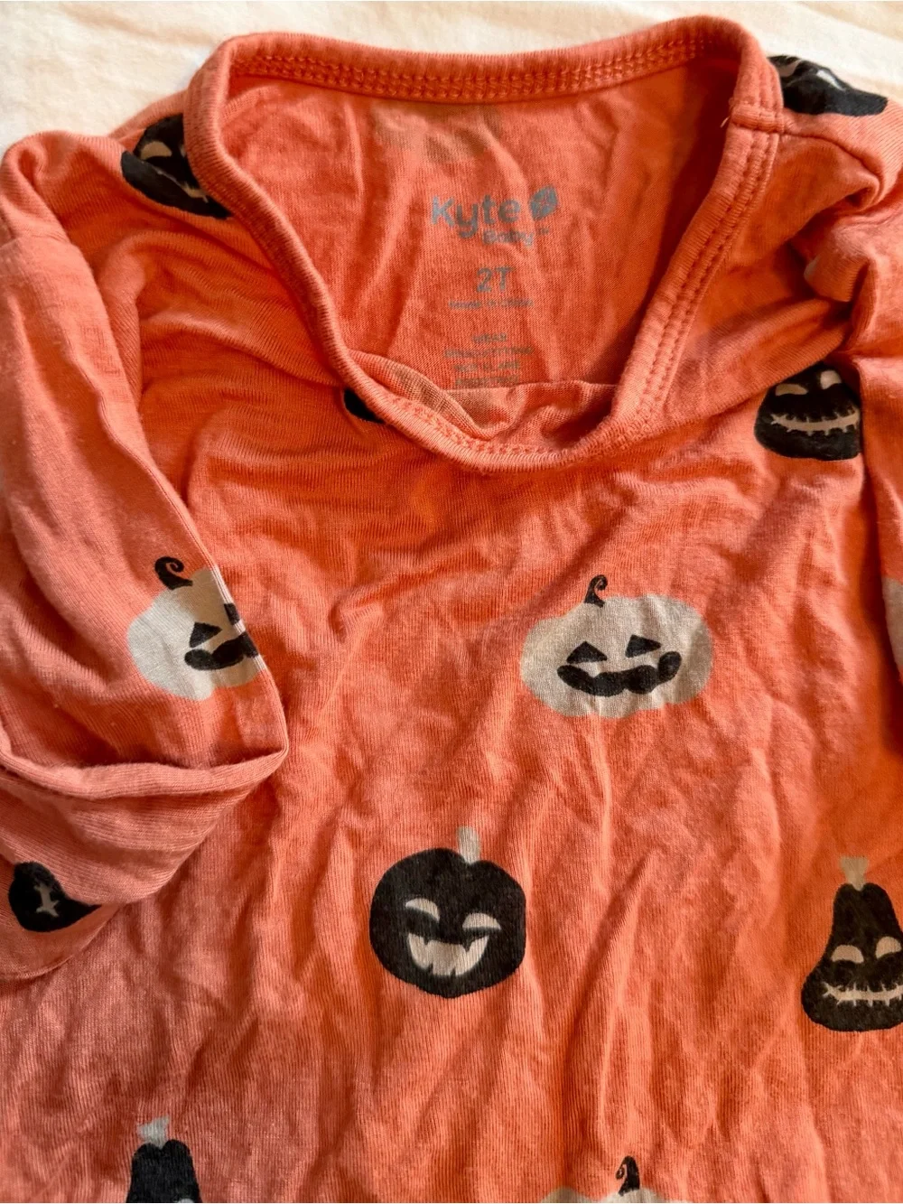 Kyte: 2T long sleeve/pants Pumpkin pajama set